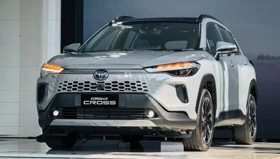 Toyota Corolla كروس 2025