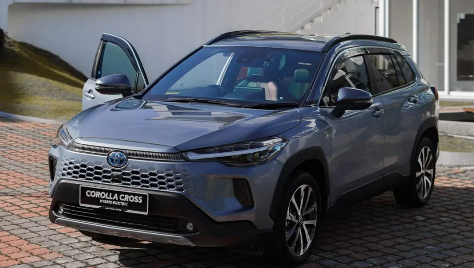 Toyota Corolla كروس 2025