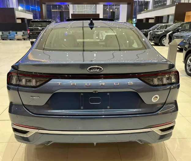 Ford Taurus موديل 2025