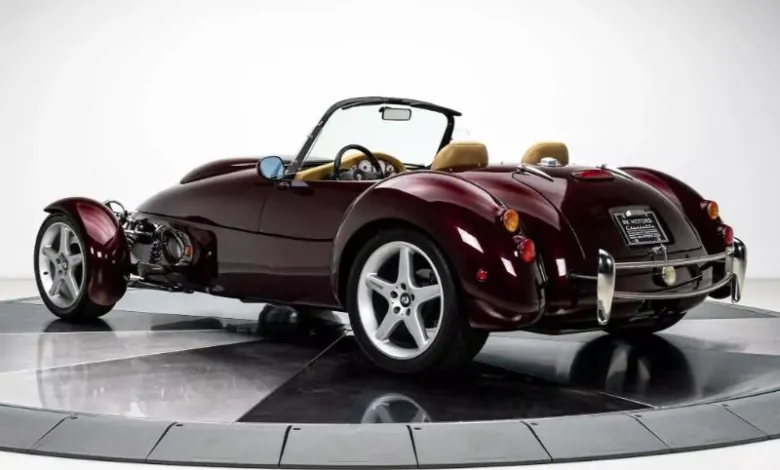 سيارة رودستر نادرة بمحرك موستانج