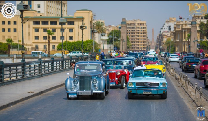 متحف متحرك للسيارات الكلاسيكية النادرة