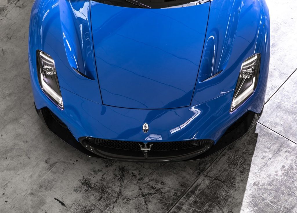 بيع ألفا روميو ومازيراتي